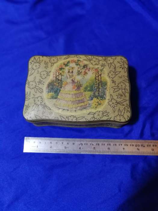 Vintage Mansfield. The Metal Box Company B.W. & M. A Rare Find- Made in England