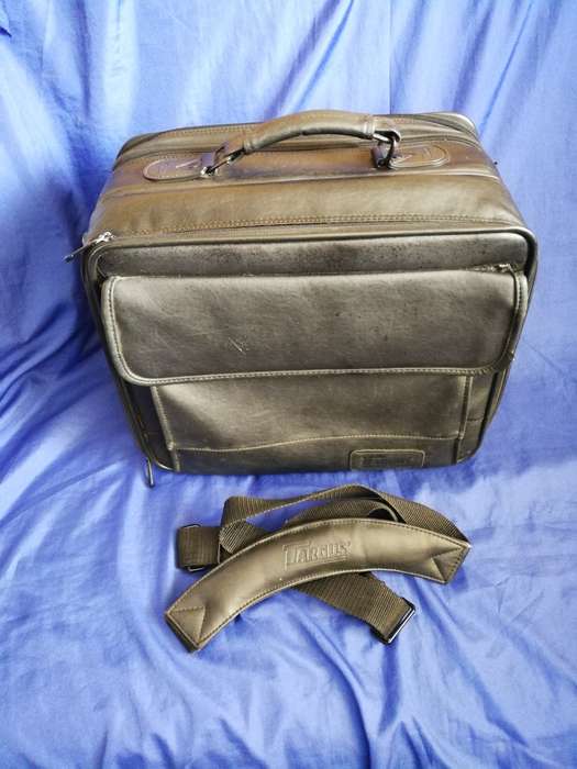 Targus Professional Black Leather Laptop Bag- Brief Case combo OCU2 Dual laptop Compartment