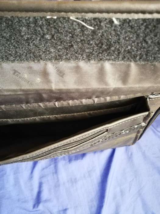 Targus Professional Black Leather Laptop Bag- Brief Case combo OCU2 Dual laptop Compartment