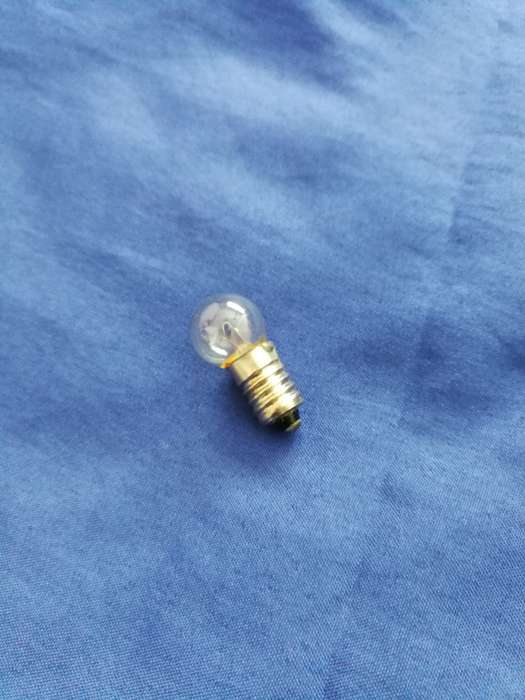 E10 Miniature Screw Base Light Bulbs 6V- for Torches and Decoration