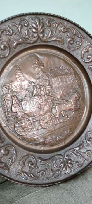 VINTAGE HAND MADE LARGE ORNATE  COPPER WALL DECOR PLATE - Wagon scene