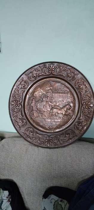 VINTAGE HAND MADE LARGE ORNATE  COPPER WALL DECOR PLATE - Wagon scene