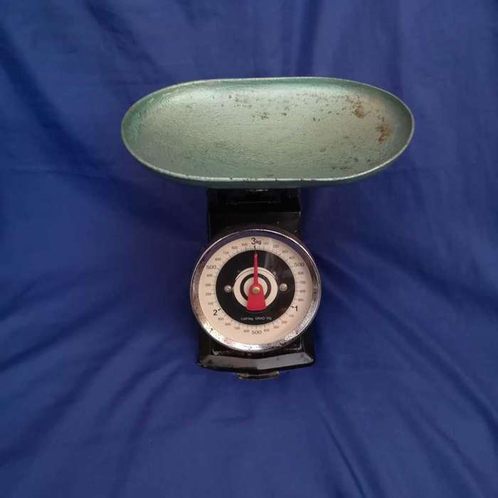 Vintage mechanical kitchen scale