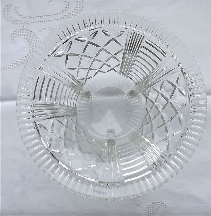 Beautiful footed glass fruit bowl. Vintage