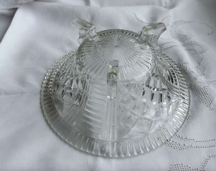Beautiful footed glass fruit bowl. Vintage