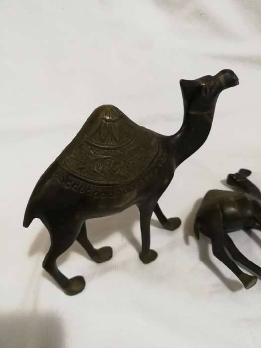 Vintage heavy brass/ bronze 3 camel set