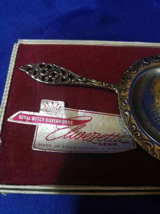 Elwezetta Royal dutch Silverworks tea strainer- Vintage