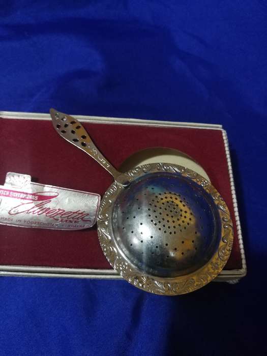 Elwezetta Royal dutch Silverworks tea strainer- Vintage