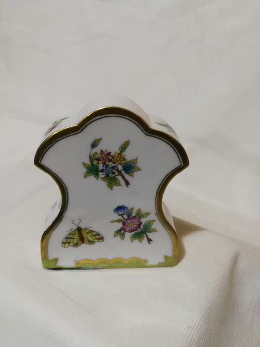 HEREND PORCELAIN HANDPAINTED QUEEN VICTORIA TABLE CLOCK 8085-0-00/VBO