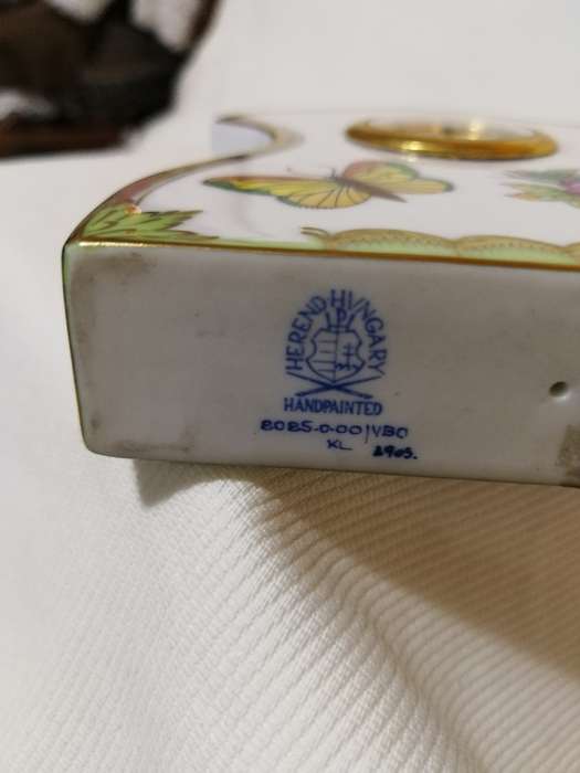 HEREND PORCELAIN HANDPAINTED QUEEN VICTORIA TABLE CLOCK 8085-0-00/VBO