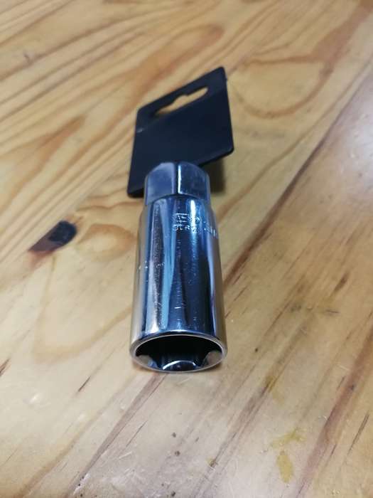 SATA Size 21 Spark plug socket with rubber insert