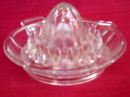 GLASS LEMON OR ORANGE SQUEEZER  SMALL 12cm