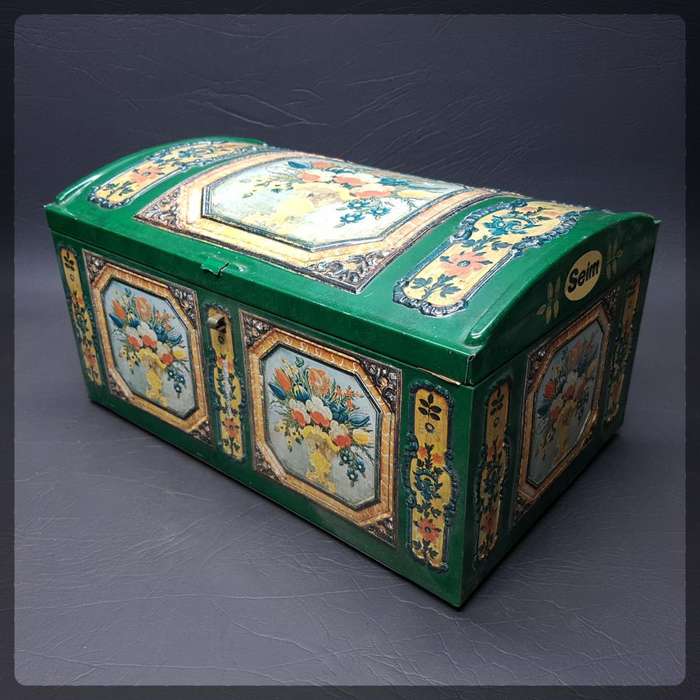 Large Vintage Highly Decorative Treasure Chest Styled Lithographed and Embossed Tin Bread Bin!!!