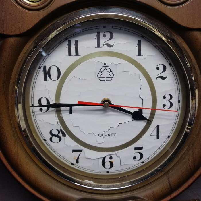 RARE!!! LARGE Original Vintage Owl Wood Finished Wall Clock (Clock Works, Pendulum Not Tested)