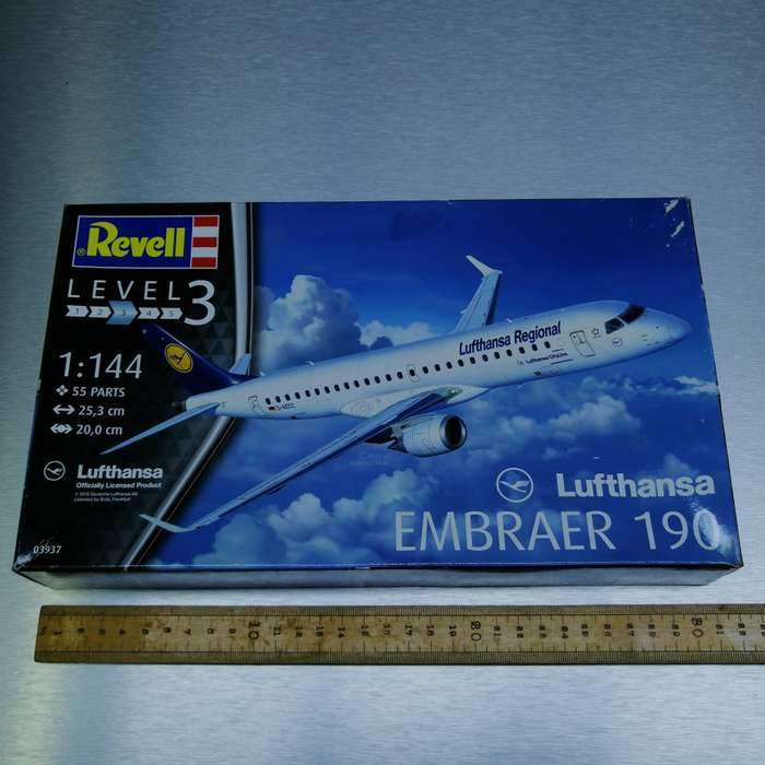 Original Sealed Revell Lufthansa Embraer 190 Scale 1:144