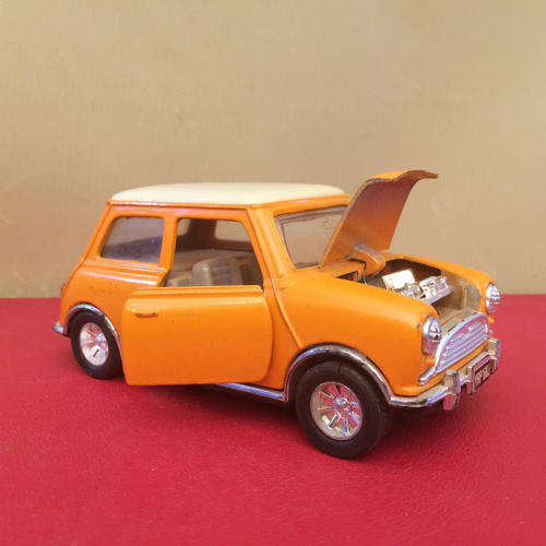 VINTAGE ORANGE MINI MODEL MODEL