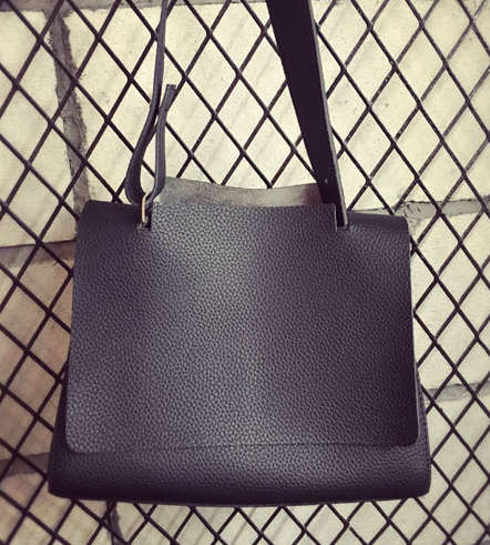 Litchi pattern big capacity lady bag.Black color.Delivery only start 5 Sep 2017