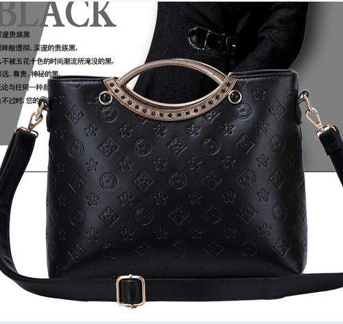 Falling love middle big fashion ladies bag! Black color.