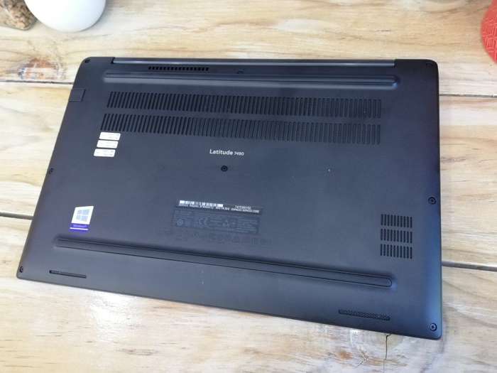 (HyperBook) Dell Latitude 7490 Core i7-8650U/ 512GB SSD/ 16GB DDR4L/ UHD 620/ FHD / Warranty 2022