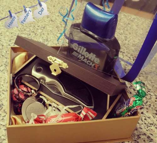 FATHER'S DAY SPECIAL!!!  Pocket Knife+Keyring with Gillette Splash Hamper