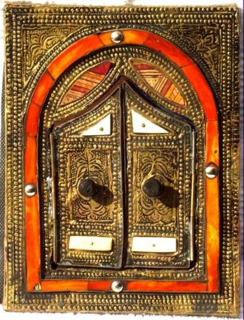 Small Handmade Moroccan Mirror - 19 x 25 cm