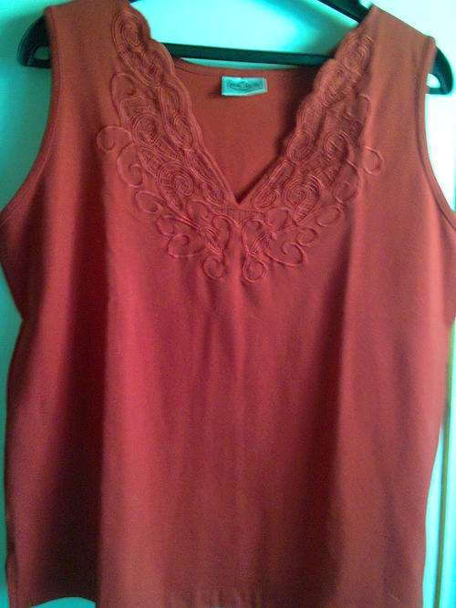 RED SLEEVELESS STRETCH T SHIRT - MILADY'S L