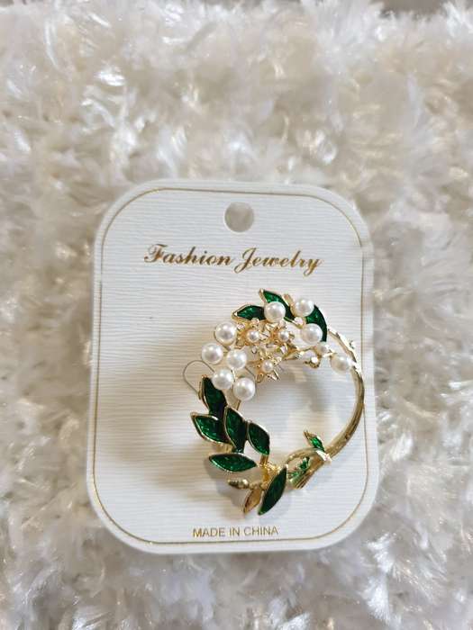 Green Leaf and Faux Pearl Brooch