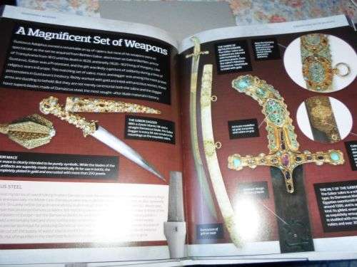 THE ILLUSTRATED HISTORY OF WEAPONS - SWORDS , SPEARS & MACES - DAVID SOUD (  weight 1 kg )