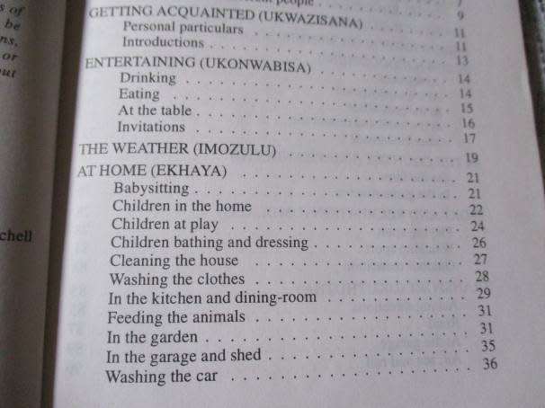 MOLO - THE PHRASE BOOK THAT GETS YOU SPEAKING XHOSA !