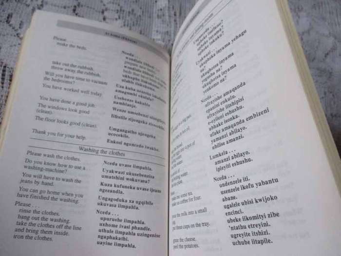 MOLO - THE PHRASE BOOK THAT GETS YOU SPEAKING XHOSA !