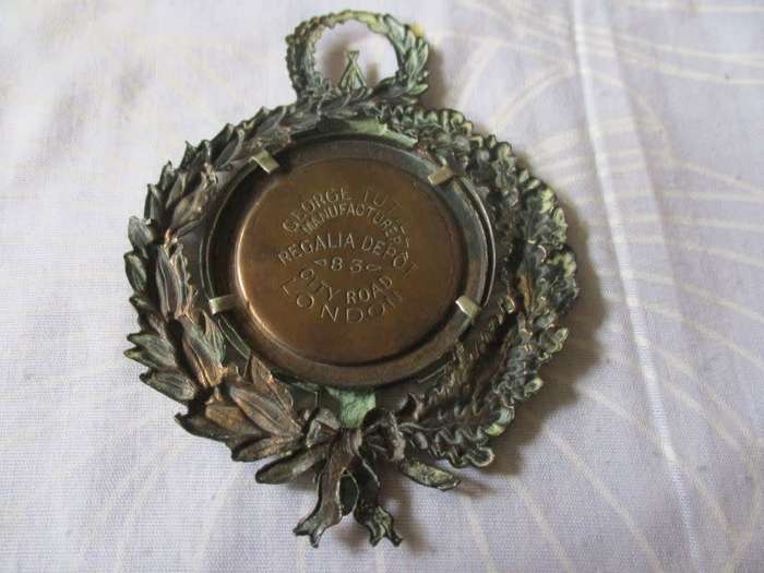 Masonic THE ART & idealogy of the trade union emblem badge  1915 GEORGE TUTILL