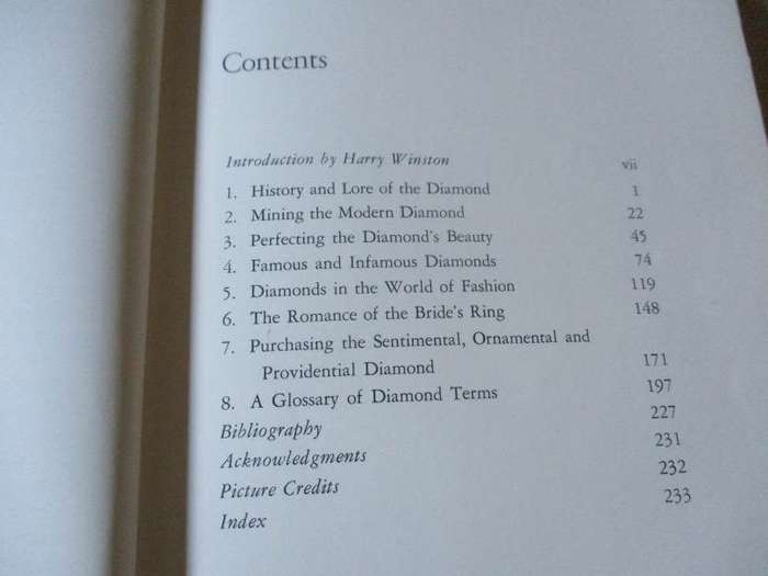 THE BOOK OF DIAMONDS - THEIR HISTORY AND ROMANCE FROM ANCIENT INDIA TO MODERN TIMES - JOAN YOUNGER .