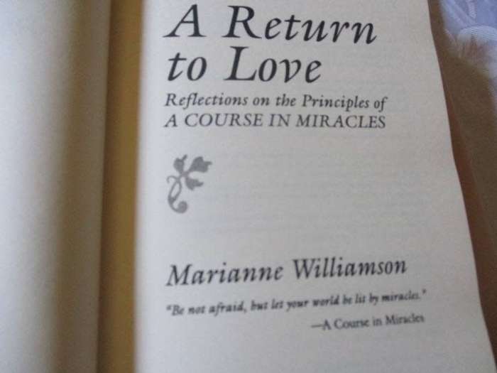 A RETURN TO LOVE - REFLECTIONS ON THE PRINCIPLES OF A COURSE IN MIRACLES - MARIANNE WILLIAMSON