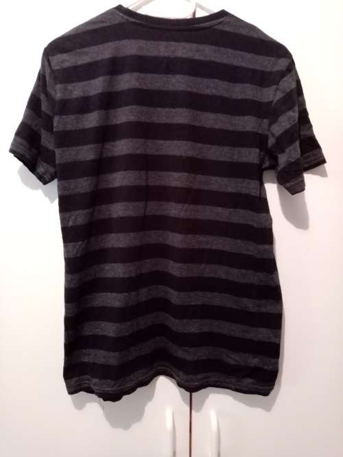 Grey and black striped t-shirt S