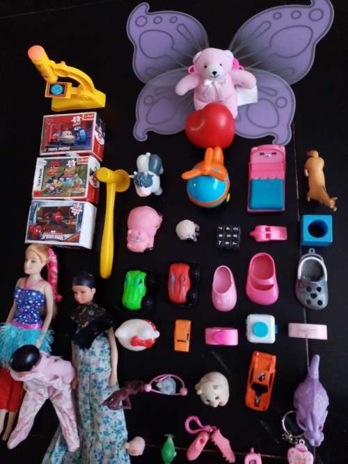 Lot of mostly girls toys