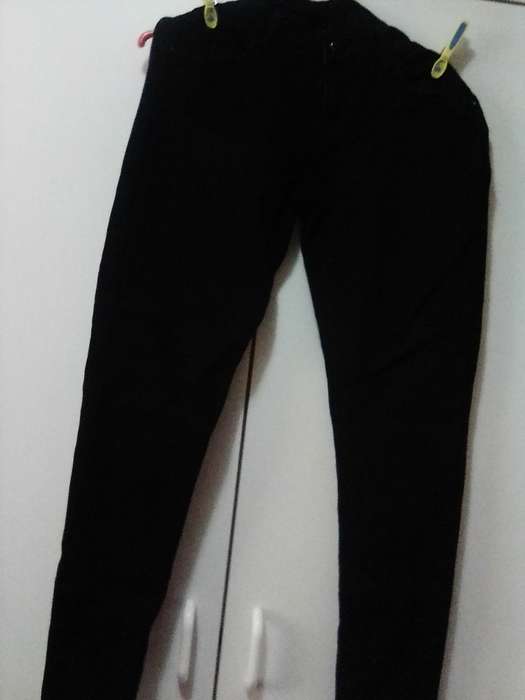 Black skinny jeans size 32