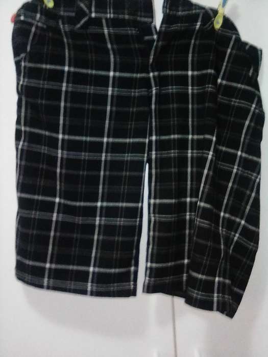 Jay Jay`s 3 quarter shorts plaid size 14
