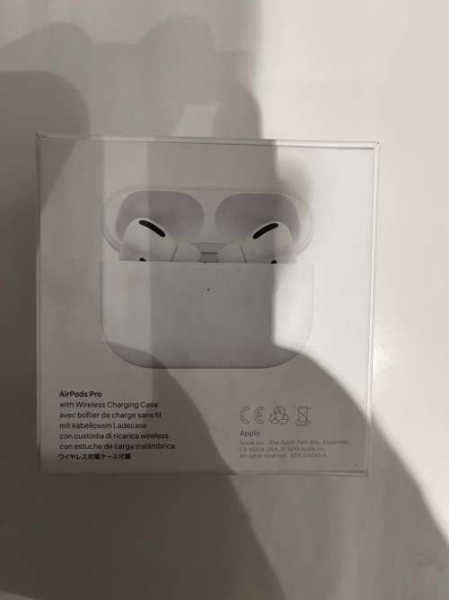APPLE IPODS PRO NEW OPEN BOX