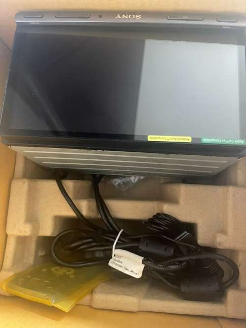 Sony XAV-AX5000 7 Apple Car Play, Android Auto, Media Receiver with Bluetooth Mint Condition