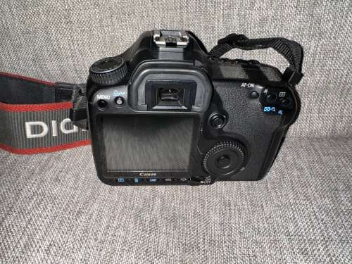 Canon EOS 40D 10.1MP Digital SLR Camera with70-300mm With 2 Batteries