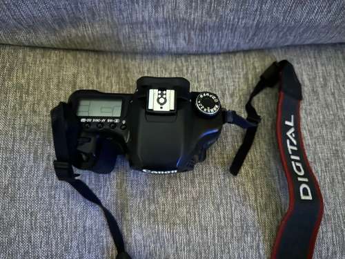 Canon EOS 40D 10.1MP Digital SLR Camera with70-300mm With 2 Batteries