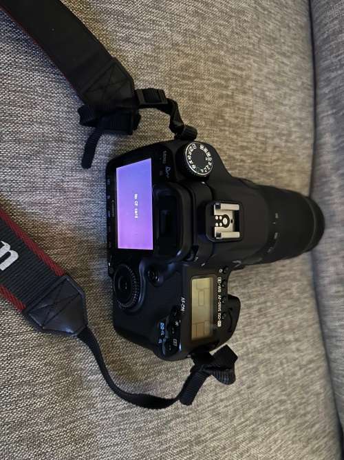 Canon EOS 40D 10.1MP Digital SLR Camera with70-300mm With 2 Batteries