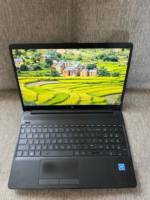 **BARGAIN BUY**  HP 15 N4020, 4GB RAM, BLAZING 256GB SSD -WORTH R7k - GRAB IT@ JUST R3299!