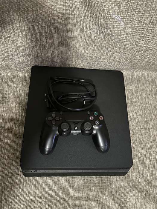 PLAYSTATION 4 SLIM 1TB  1 CONTROLLER