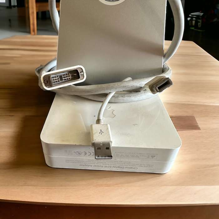 Apple Cinema Display A1801 1680x1050 20` LCD