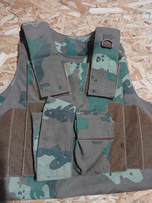 SANDF bullet proof vest with kevlar and plates. Size L to XL