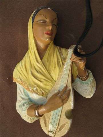 *RARE* BOSSONS MANDOLIN PLAYER