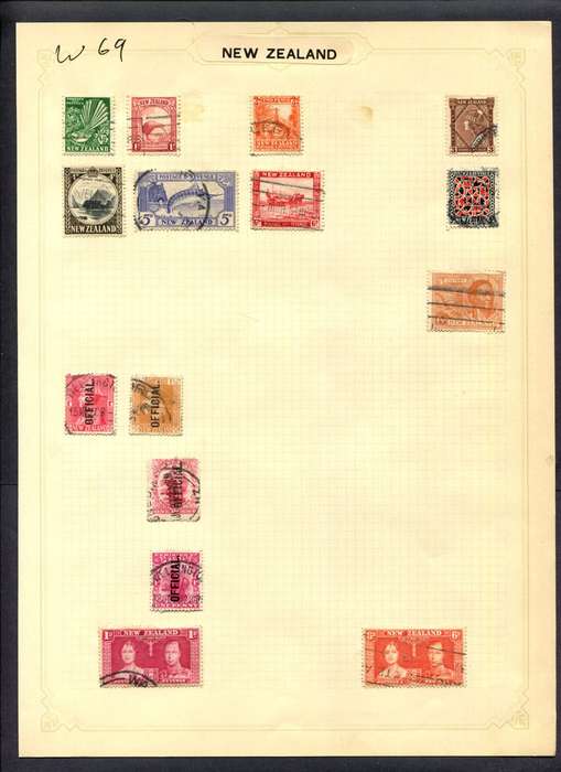New Zealand - 15 Stamps Mounted (Hinged) On Album Page