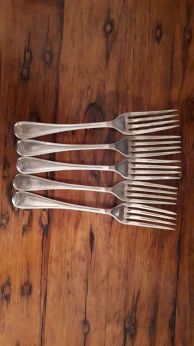 FIVE VINTAGE EBCO SILVER PLATED SALAD/ENTRE Forks