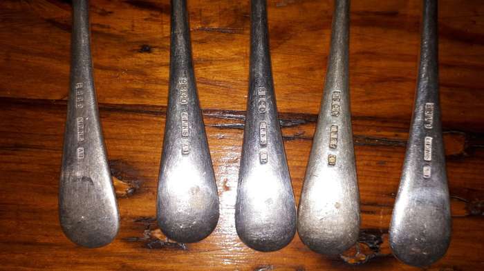 FIVE VINTAGE EBCO SILVER PLATED SALAD/ENTRE Forks